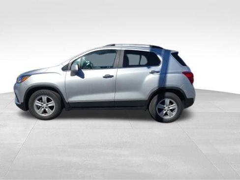 Certified 2019 Chevrolet Trax LT w/ LT Convenience Package FWD image 2