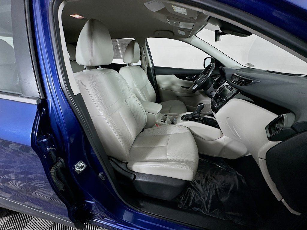 Certified 2021 Nissan Rogue Sport SL FWD image 38