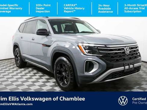 Certified 2025 Volkswagen Atlas Peak Edition SE AWD/4WD image 1