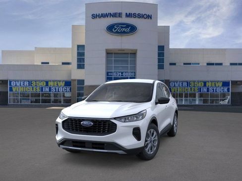 New 2025 Ford Escape Active w/ Active Premium Tech Pack FWD image 2