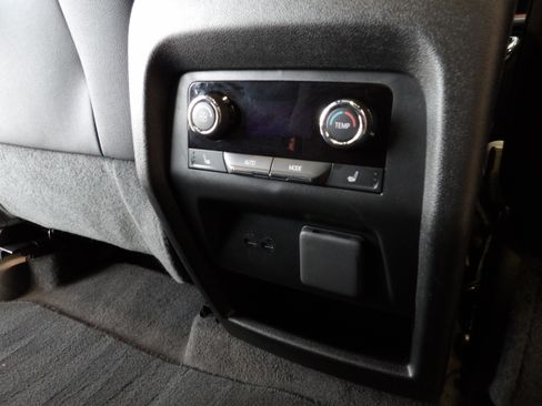 Used 2025 Chevrolet Traverse RS AWD/4WD image 25