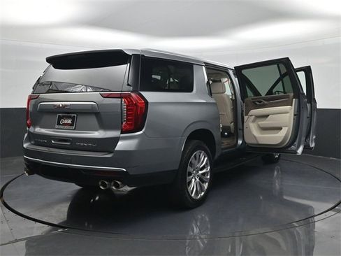 Used 2023 GMC Yukon XL Denali image 35