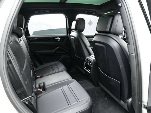Certified 2023 Porsche Cayenne AWD/4WD image 28