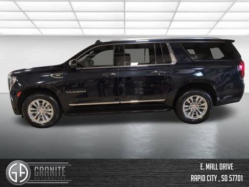 Used 2022 GMC Yukon XL SLT w/ SLT Luxury Package AWD/4WD image 3