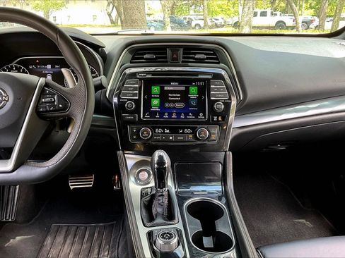 Used 2023 Nissan Maxima SR w/ Sport Mat Group FWD image 9