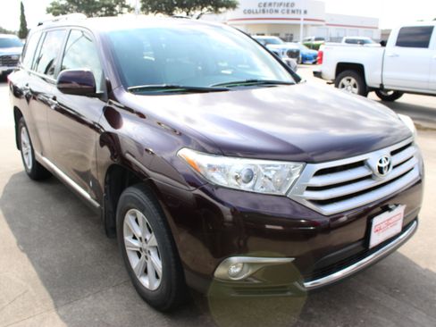 Used 2012 Toyota Highlander SE FWD image 2
