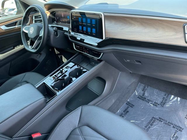 Used 2025 Volkswagen Atlas SE FWD image 23