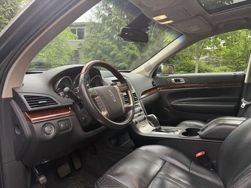 Used 2010 Lincoln MKT AWD image 14