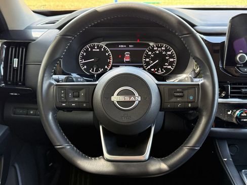 Used 2025 Nissan Pathfinder SV FWD image 29