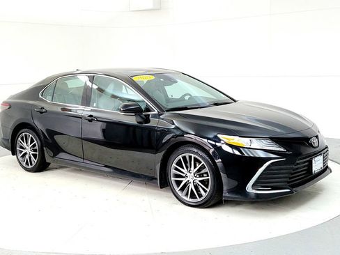 Certified 2023 Toyota Camry XLE FWD image 7