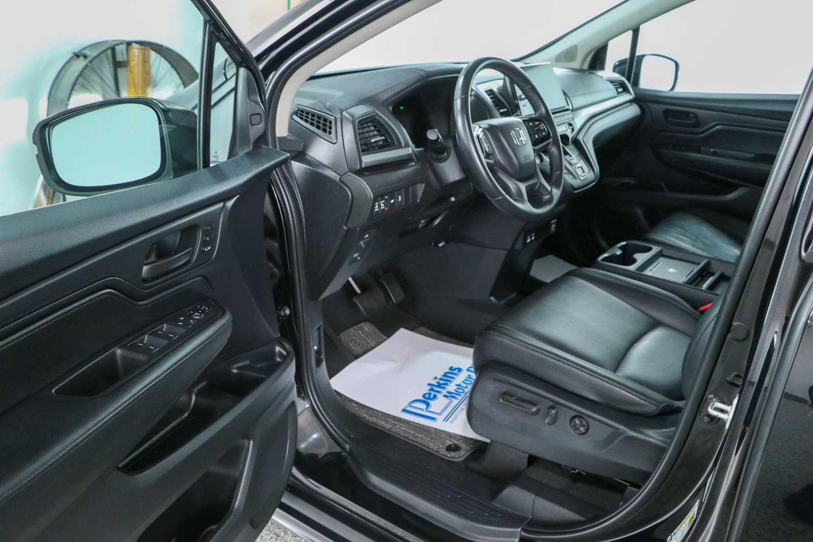 Used 2025 Honda Odyssey EX-L image 3