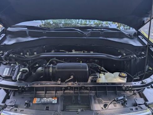 Used 2023 Ford Explorer Limited w/ Equipment Group 301A AWD/4WD image 40