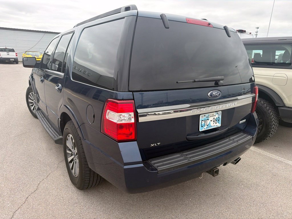 Used 2017 Ford Expedition XLT w/ Equipment Group 202A AWD/4WD image 4