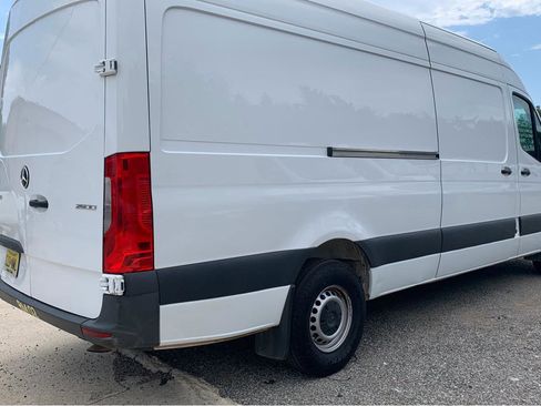 Used 2021 Mercedes-Benz Sprinter 2500 image 5