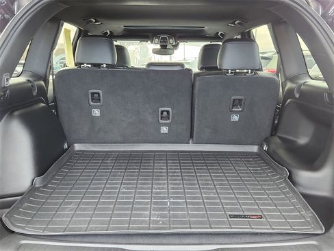 Used 2024 Jeep Grand Cherokee Altitude image 11