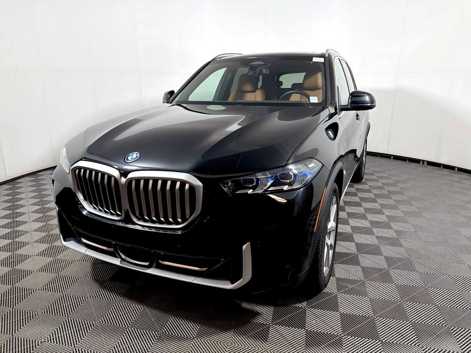 Used 2024 BMW X5 xDrive50e w/ Premium Package AWD/4WD image 3