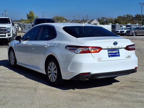 Used 2020 Toyota Camry LE image 4