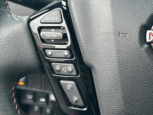 Used 2025 Nissan Frontier PRO-4X w/ Interior Protection Package image 18