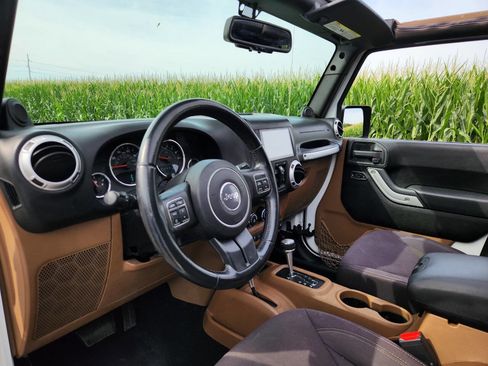 Used 2013 Jeep Wrangler Unlimited Sahara w/ Connectivity Group image 14