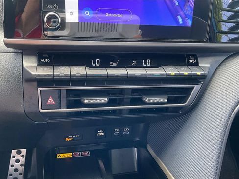 Used 2025 Toyota Camry SE w/ Convenience Package FWD image 31