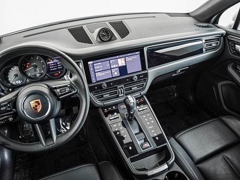 Certified 2024 Porsche Macan AWD/4WD image 19