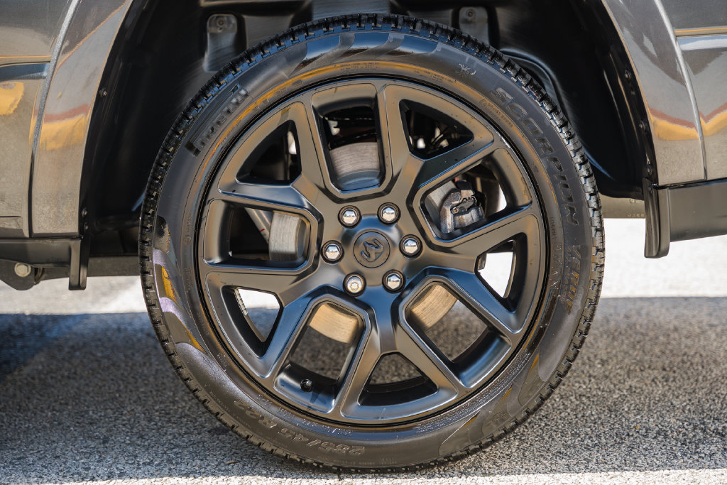 Used 2025 RAM 1500 Laramie w/ Night Edition AWD/4WD image 22