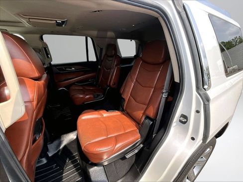 Used 2018 Cadillac Escalade Premium Luxury AWD/4WD image 27