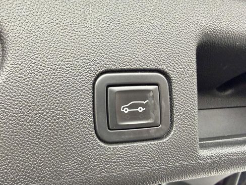 Used 2021 Chevrolet Equinox LT w/ Driver Convenience Package image 52