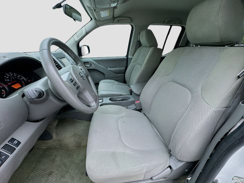 Used 2018 Nissan Frontier SV image 13