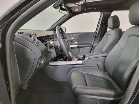 Certified 2022 Mercedes-Benz GLB 250 4MATIC image 17