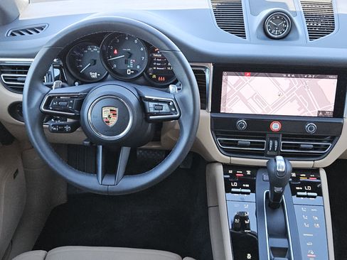 Certified 2026 Porsche Macan image 25