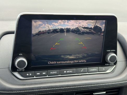Used 2025 Nissan Rogue SV FWD image 21