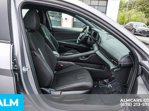 Used 2025 Hyundai Elantra Sport image 23