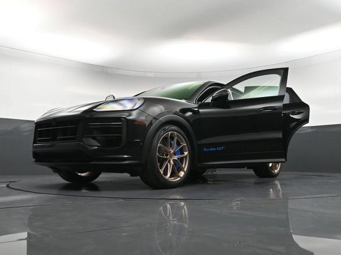 Used 2024 Porsche Cayenne Turbo GT AWD/4WD image 40