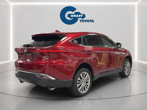 Used 2022 Toyota Venza XLE image 16