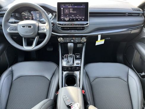 New 2026 Jeep Compass Latitude image 9
