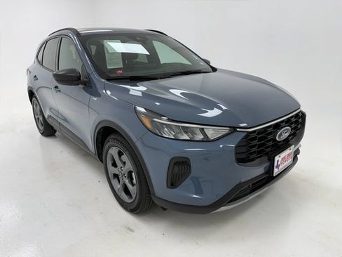 Used 2025 Ford Escape ST-Line w/ Tech Pack #1 FWD image 2
