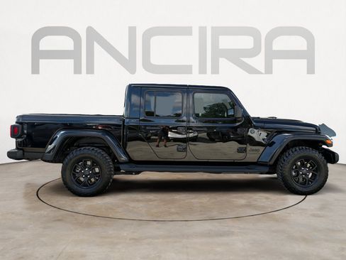 Used 2025 Jeep Gladiator Sport AWD/4WD image 12