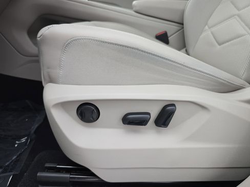 Certified 2024 Volkswagen Atlas SE image 30