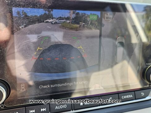 Used 2021 Nissan Rogue SV image 9