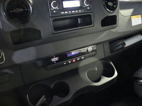 Used 2023 Mercedes-Benz Sprinter 2500 image 38