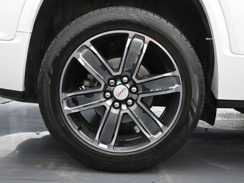 Used 2017 GMC Acadia Denali w/ Technology Package FWD image 18
