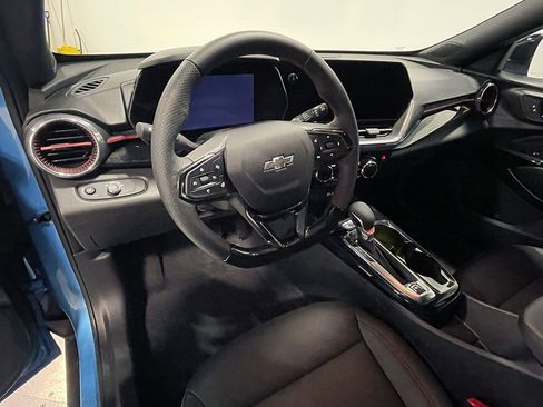 Used 2025 Chevrolet Trax RS FWD image 20