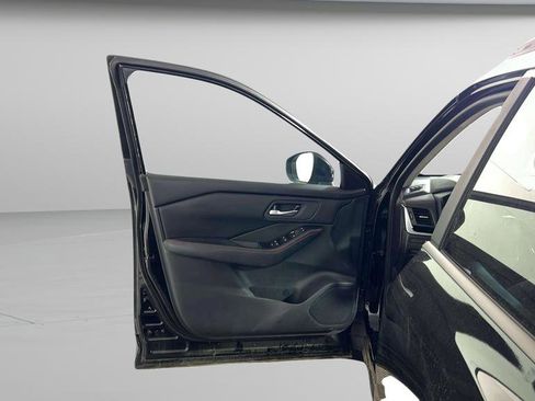 Used 2025 Nissan Rogue SV AWD/4WD image 20