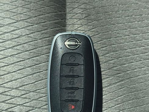 Used 2025 Nissan Rogue SV image 27