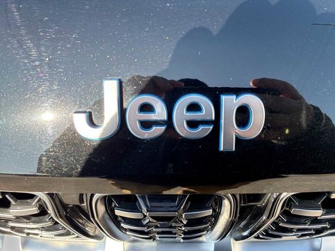 Used 2022 Jeep Grand Cherokee Summit image 32