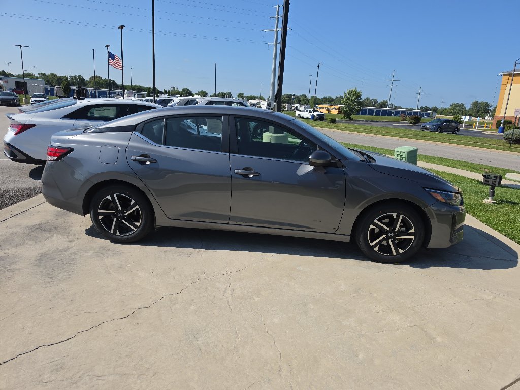 Used 2024 Nissan Sentra SV FWD image 4