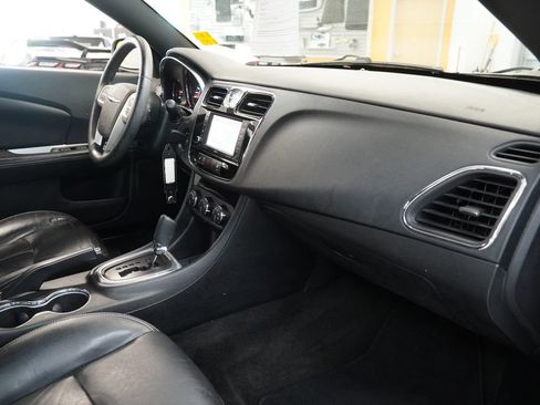 Used 2012 Chrysler 200 Limited FWD image 21