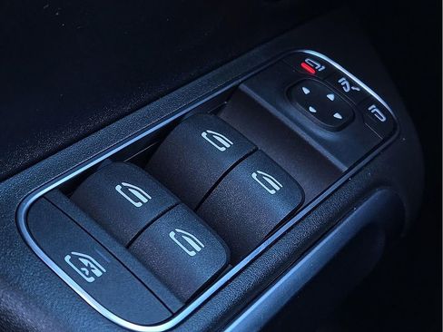 Used 2023 Mercedes-Benz GLB 250 4MATIC image 17