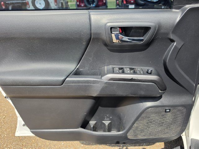 Used 2022 Toyota Tacoma TRD Sport w/ TRD Premium Sport Package AWD/4WD image 10